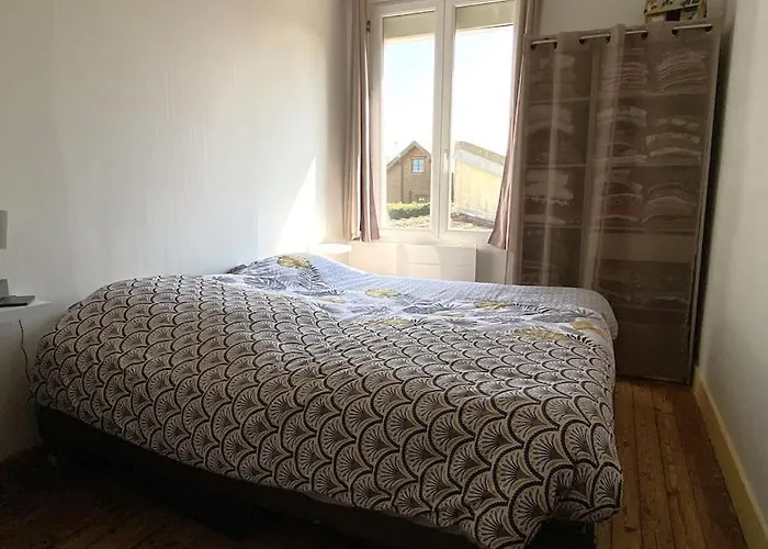 De Bric Et De Broc , Maison A 100m Daire *